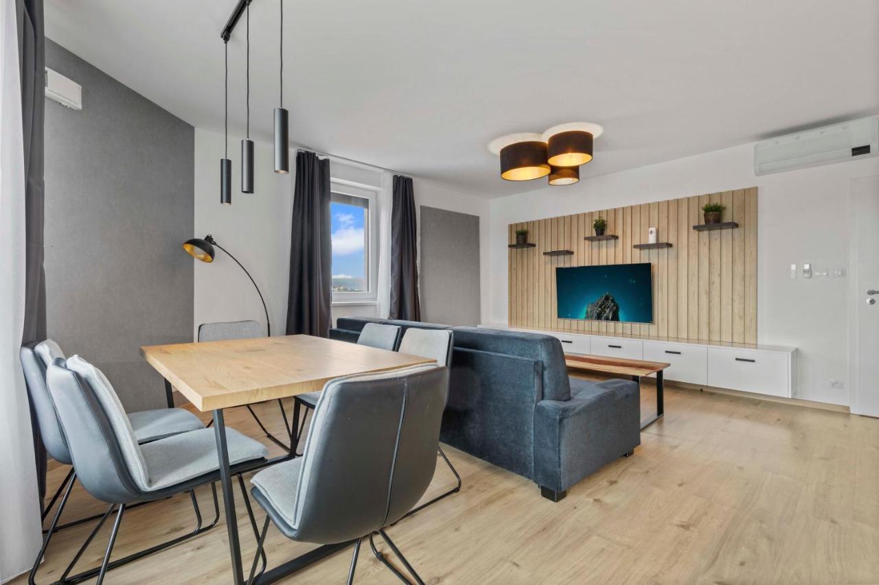 Lam Premiere - Ac - Awesome View In Bratislava Apartment Luaran gambar