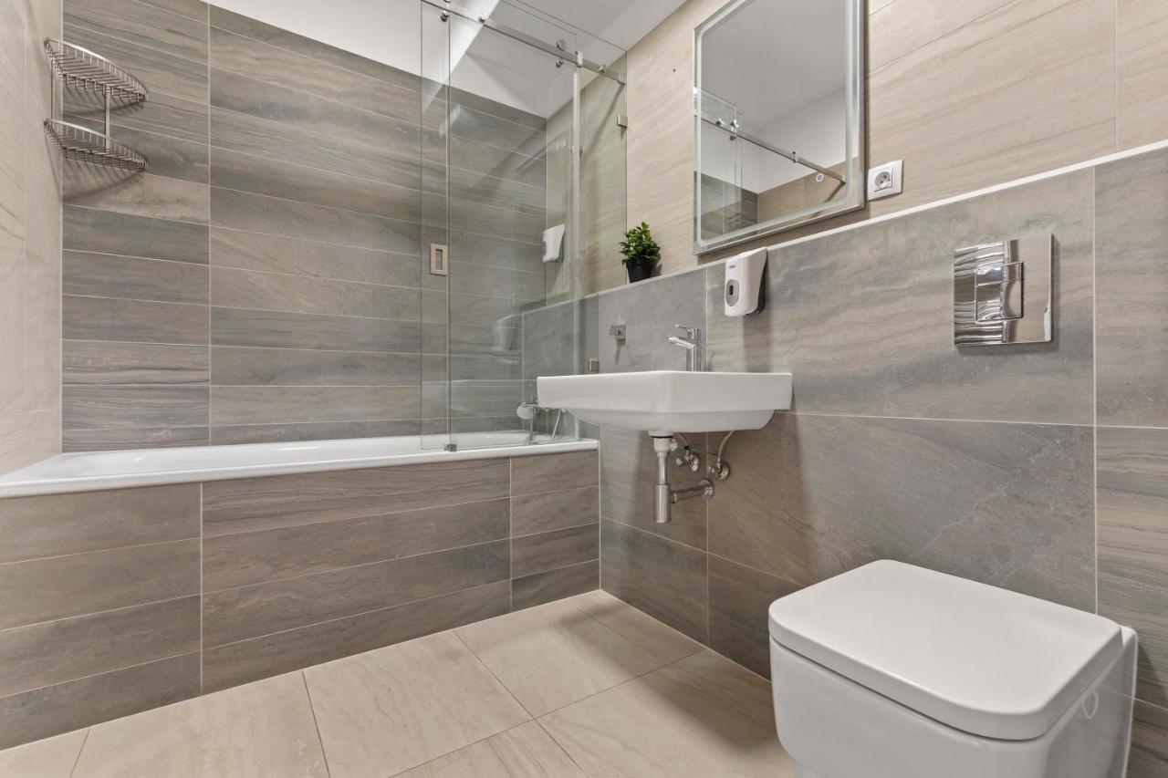 Lam Premiere - Ac - Awesome View In Bratislava Apartment Luaran gambar