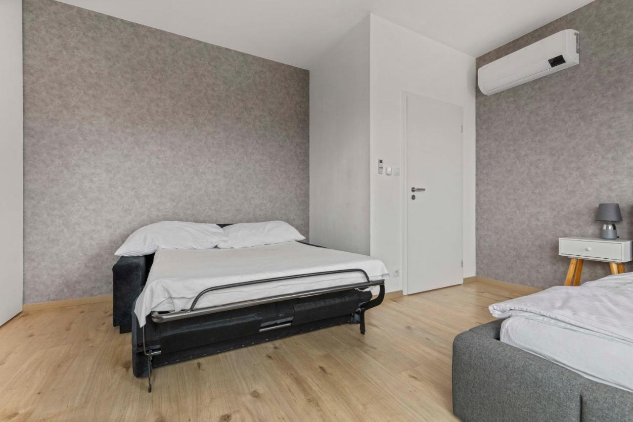 Lam Premiere - Ac - Awesome View In Bratislava Apartment Luaran gambar