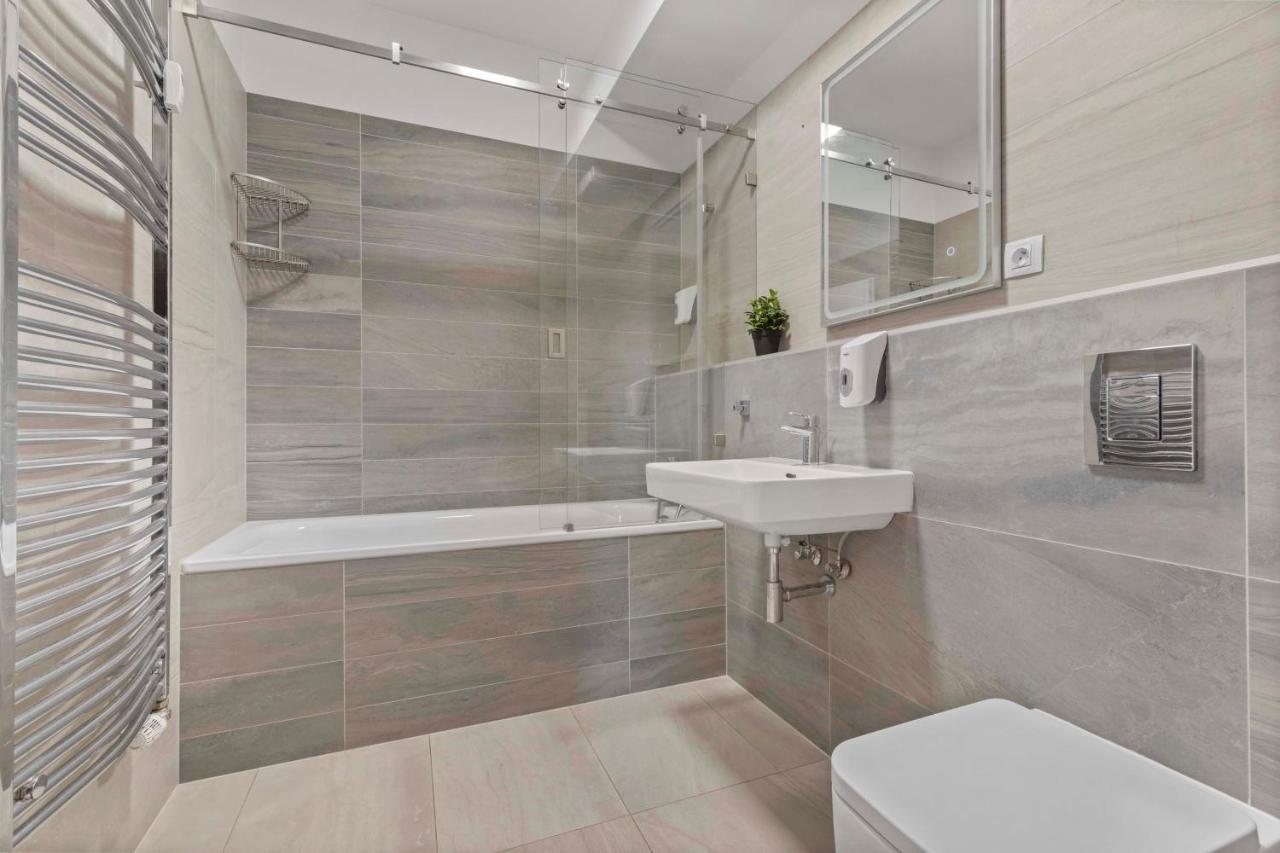 Lam Premiere - Ac - Awesome View In Bratislava Apartment Luaran gambar